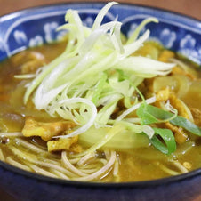 お蕎麦屋さんのカレーそばをレトルトカレーで!簡単レシピをご紹介