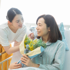 お見舞いのマナーと手土産の選び方|簡単なレトルト食品がおすすめ!